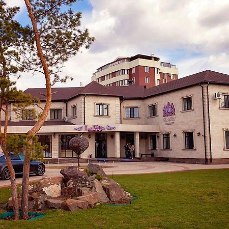 Park Hotel Karaganda Bagian luar foto