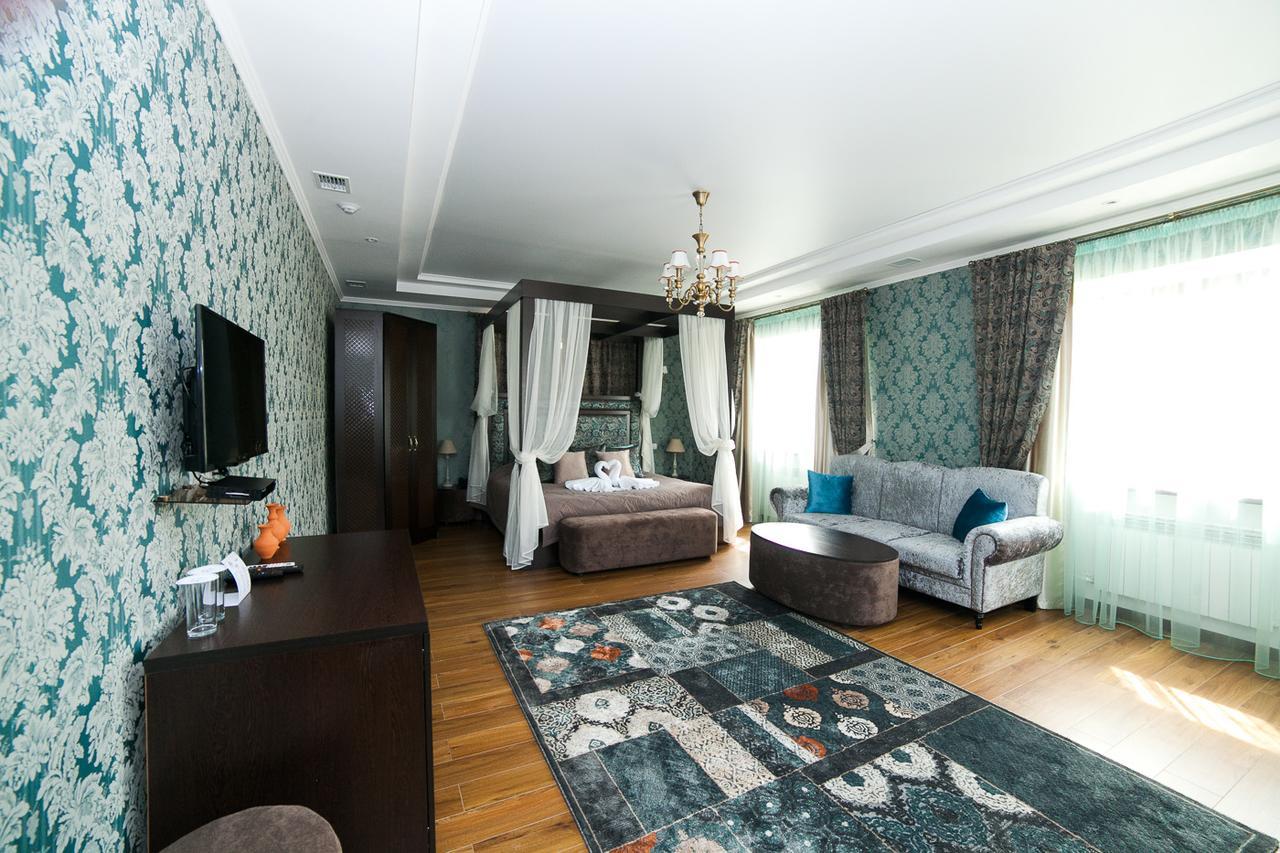 Park Hotel Karaganda Bagian luar foto