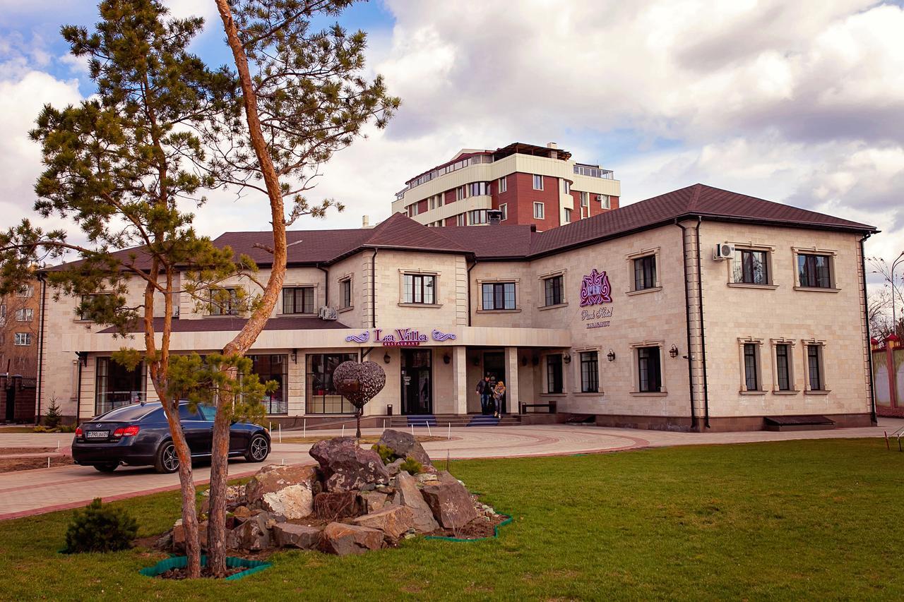 Park Hotel Karaganda Bagian luar foto