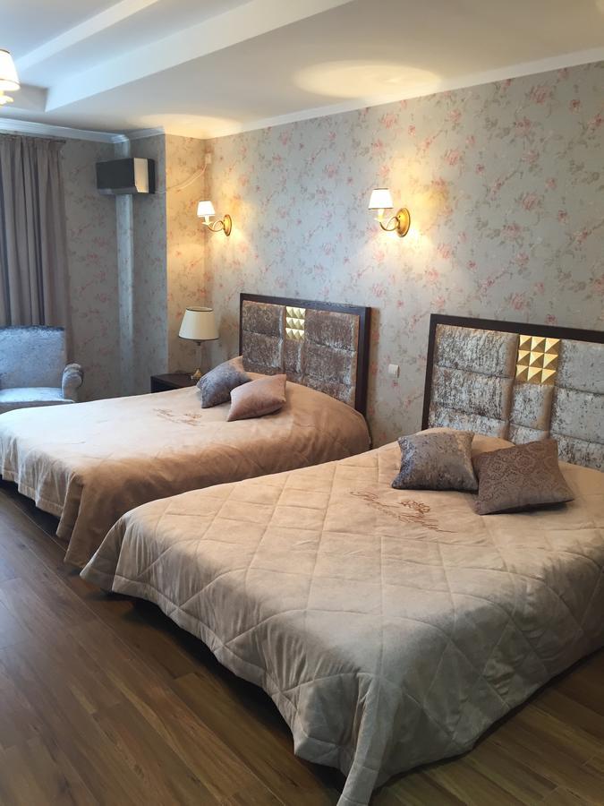 Park Hotel Karaganda Bagian luar foto