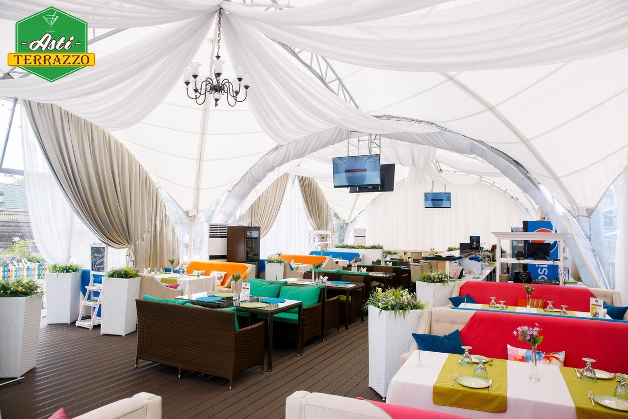 Park Hotel Karaganda Bagian luar foto