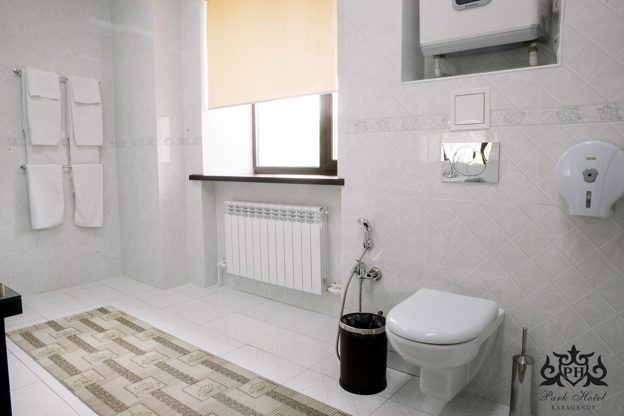 Park Hotel Karaganda Bagian luar foto