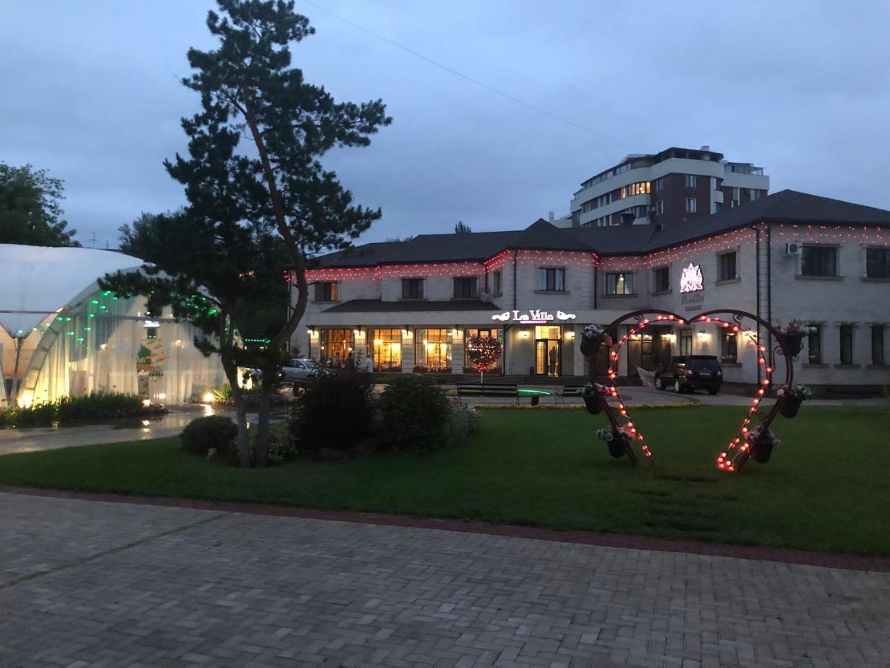 Park Hotel Karaganda Bagian luar foto