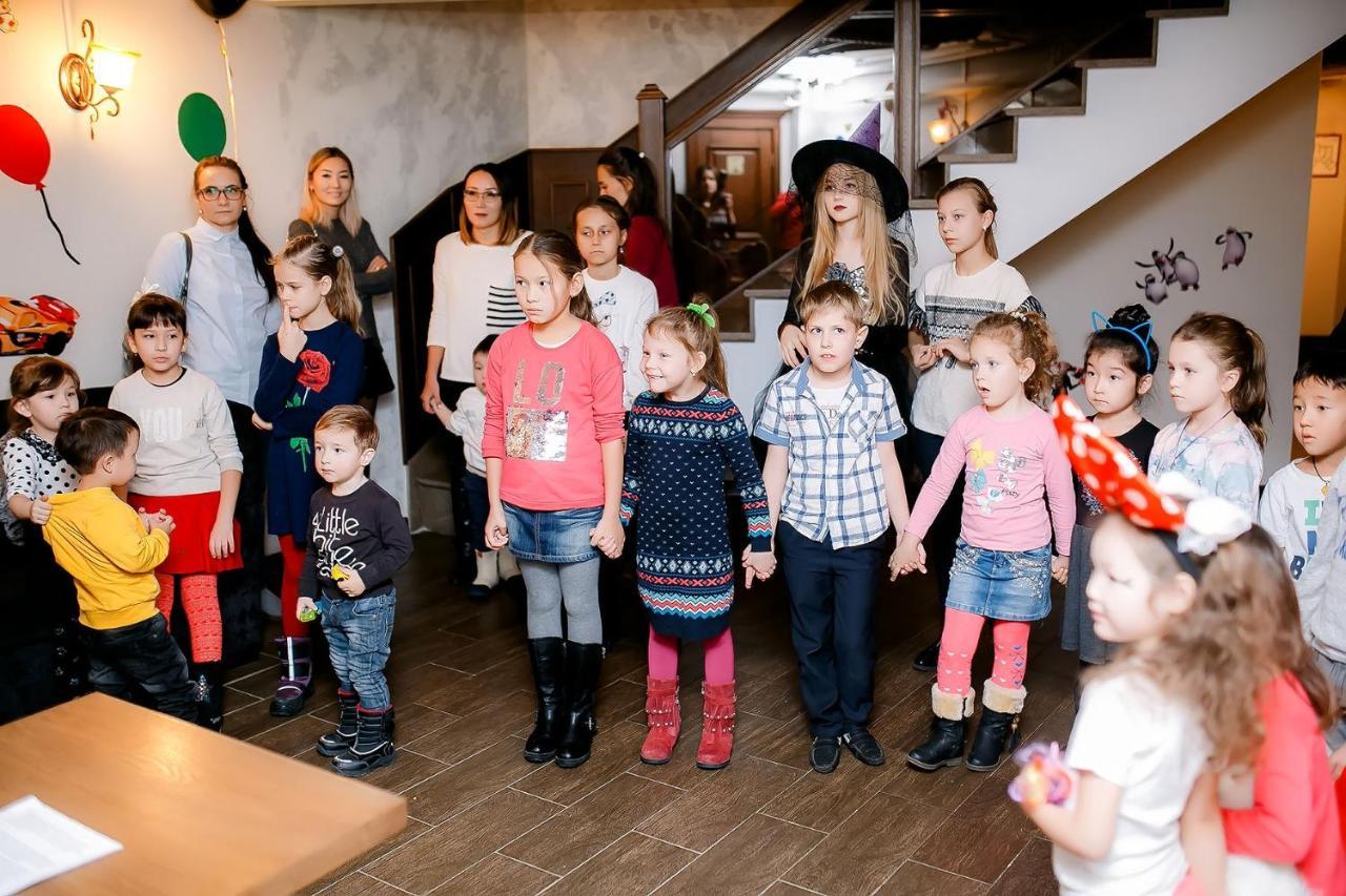 Park Hotel Karaganda Bagian luar foto